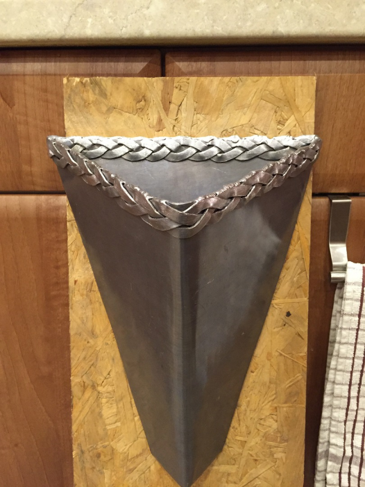 wall hanging lead planter